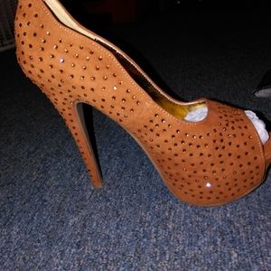 Kiss n tell high heel shoe